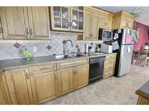 25039 A & B Township Road 542, Marwayne, AB - Indoor Photo Showing Kitchen With Double Sink