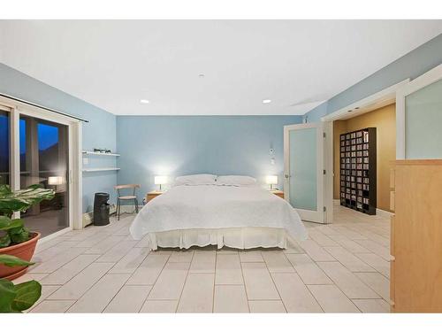 2565 Tecumseh Road, Crowsnest Pass, AB - Indoor Photo Showing Bedroom