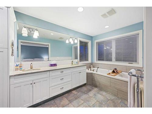 2565 Tecumseh Road, Crowsnest Pass, AB - Indoor Photo Showing Bathroom