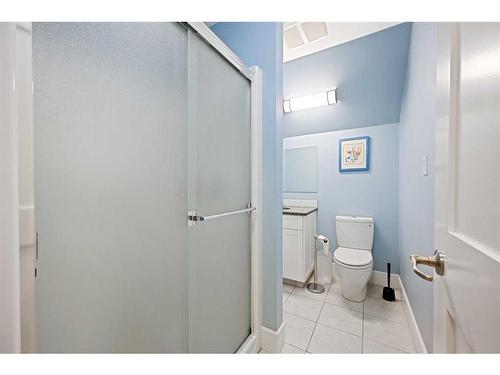 2565 Tecumseh Road, Crowsnest Pass, AB - Indoor Photo Showing Bathroom