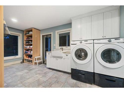 2565 Tecumseh Road, Crowsnest Pass, AB - Indoor Photo Showing Laundry Room