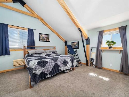 3-31035 Range Road 281, Rural Mountain View County, AB - Indoor Photo Showing Bedroom