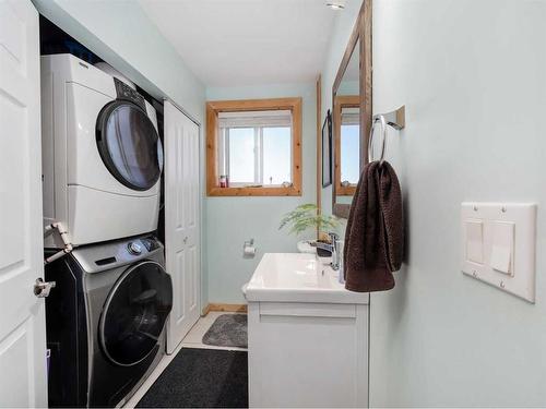 3-31035 Range Road 281, Rural Mountain View County, AB - Indoor Photo Showing Laundry Room