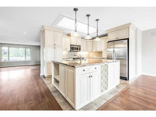 211 Pump Hill Crescent Sw, Calgary, AB - Indoor Photo Showing Kitchen With Upgraded Kitchen
