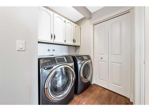 211 Pump Hill Crescent Sw, Calgary, AB - Indoor Photo Showing Laundry Room