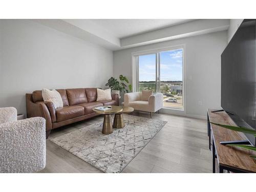 317-80 Carrington Plaza Nw, Calgary, AB - Indoor Photo Showing Living Room