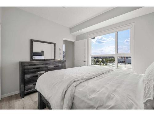 317-80 Carrington Plaza Nw, Calgary, AB - Indoor Photo Showing Bedroom