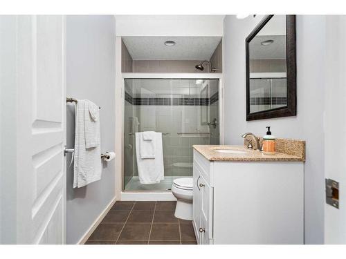 122 Ypres Green Sw, Calgary, AB - Indoor Photo Showing Bathroom