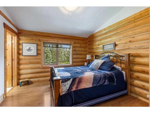 231065 Range Road 54, Bragg Creek, AB - Indoor Photo Showing Bedroom