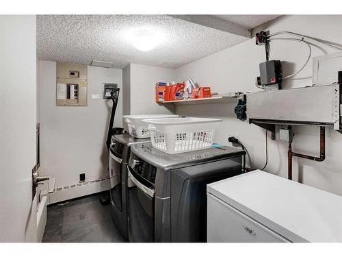 500J-500 Eau Claire Avenue Sw, Calgary, AB - Indoor Photo Showing Laundry Room