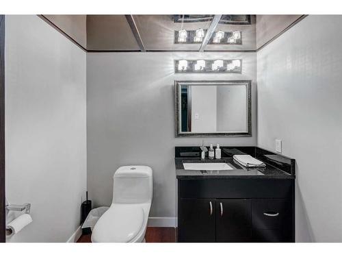 500J-500 Eau Claire Avenue Sw, Calgary, AB - Indoor Photo Showing Bathroom