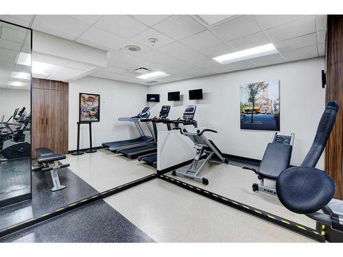 500J-500 Eau Claire Avenue Sw, Calgary, AB - Indoor Photo Showing Gym Room