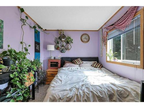 44-33009 Range Road 55, Rural Mountain View County, AB - Indoor Photo Showing Bedroom