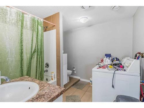 108 Whiteram Close Ne, Calgary, AB - Indoor Photo Showing Bathroom