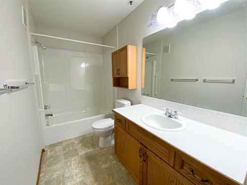 106-5026 49 Street, Olds, AB - Indoor Photo Showing Bathroom