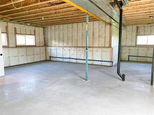 1209 Westview Drive, Bowden, AB - Indoor Photo Showing Garage