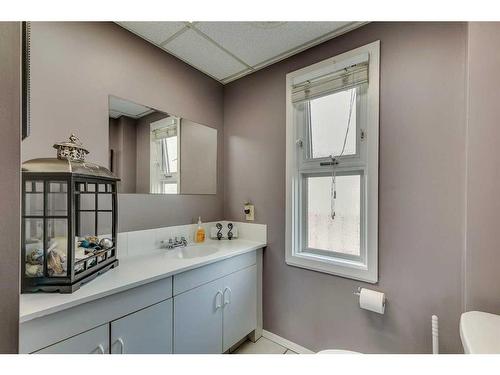 1801 8 Street Sw, Calgary, AB - Indoor Photo Showing Bathroom