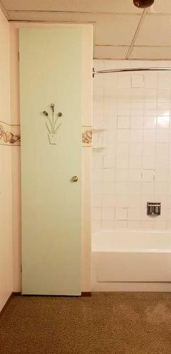 213 2 Avenue South, Champion, AB - Indoor Photo Showing Bathroom