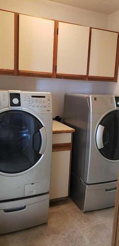 213 2 Avenue South, Champion, AB - Indoor Photo Showing Laundry Room