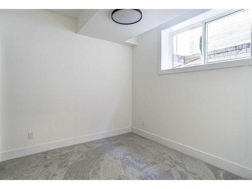4511 35 Avenue Sw, Calgary, AB - Indoor Photo Showing Other Room