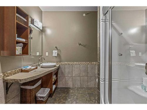 407-187 Kananaskis Way, Canmore, AB - Indoor Photo Showing Bathroom