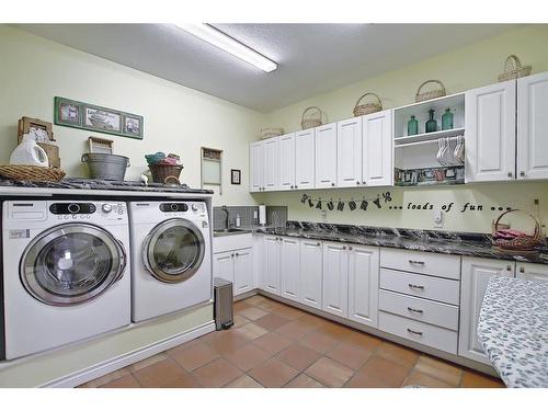 255046 Rge Rd 250, Rural Wheatland County, AB - Indoor Photo Showing Laundry Room