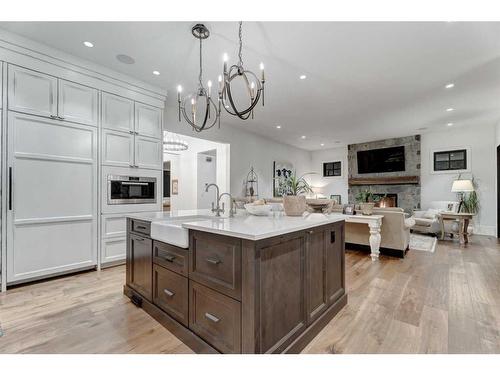 1106 Frontenac Avenue Sw, Calgary, AB - Indoor Photo Showing Kitchen With Upgraded Kitchen
