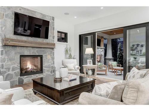 1106 Frontenac Avenue Sw, Calgary, AB - Indoor Photo Showing Living Room With Fireplace