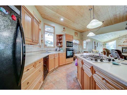 Township Rd. 71-A, Rural Pincher Creek No. 9, M.D. Of, AB - Indoor Photo Showing Kitchen With Double Sink
