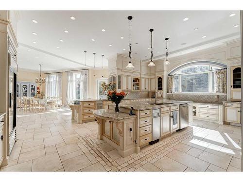 19 Pump Hill Close Sw, Calgary, AB - Indoor Photo Showing Kitchen With Upgraded Kitchen