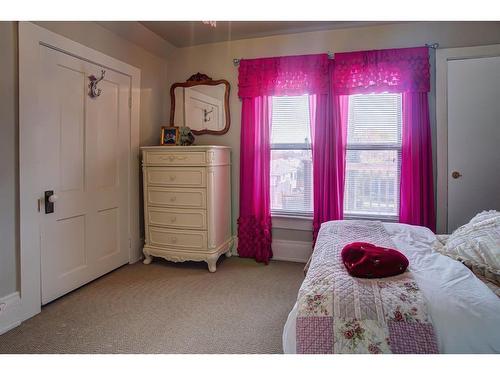 413 50 Avenue, Claresholm, AB - Indoor Photo Showing Bedroom