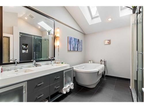 220 12 Street Nw, Calgary, AB - Indoor Photo Showing Bathroom