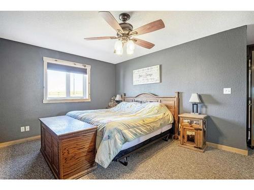 152081 Range Road 222, Rural Vulcan County, AB - Indoor Photo Showing Bedroom