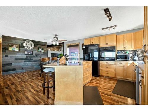 152081 Range Road 222, Rural Vulcan County, AB - Indoor Photo Showing Kitchen