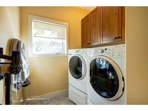 672 Royalite Way Se, Diamond Valley, AB - Indoor Photo Showing Laundry Room