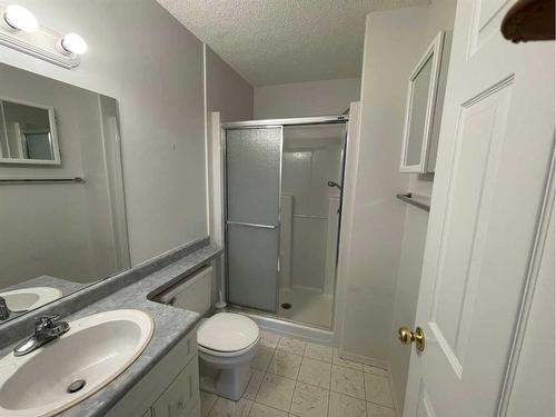 #406-4514 54 Avenue, Olds, AB - Indoor Photo Showing Bathroom