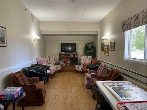 #406-4514 54 Avenue, Olds, AB - Indoor Photo Showing Living Room