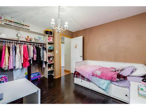 5306 57 Avenue, Olds, AB - Indoor Photo Showing Bedroom