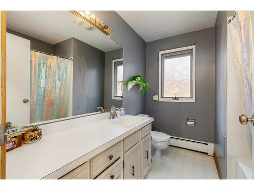 5306 57 Avenue, Olds, AB - Indoor Photo Showing Bathroom