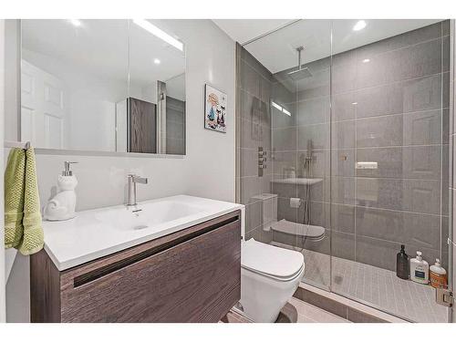 830-720 13 Avenue Sw, Calgary, AB - Indoor Photo Showing Bathroom