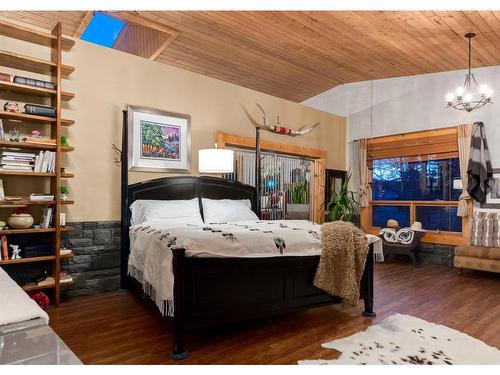 370120 176 Street West, Rural Foothills County, AB - Indoor Photo Showing Bedroom