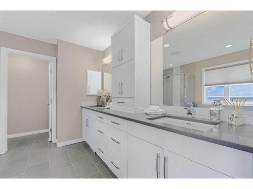 79 Evansfield Road Nw, Calgary, AB - Indoor Photo Showing Bathroom