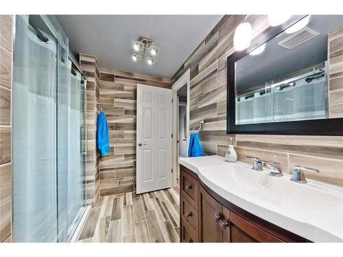 455 Mahogany Boulevard Se, Calgary, AB - Indoor Photo Showing Bathroom