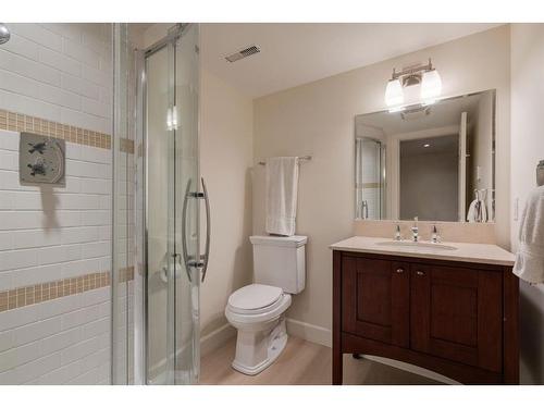1212 Montreal Avenue Sw, Calgary, AB - Indoor Photo Showing Bathroom