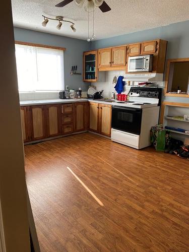 1714 37 Street Se, Calgary, AB - Indoor Photo Showing Kitchen