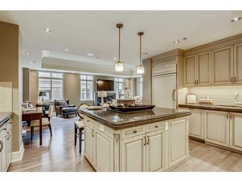 308-600 Princeton Way Sw, Calgary, AB - Indoor Photo Showing Kitchen With Upgraded Kitchen