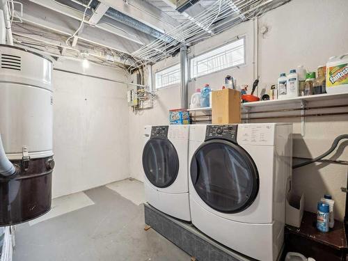 7504 Elbow Drive Sw, Calgary, AB - Indoor Photo Showing Laundry Room