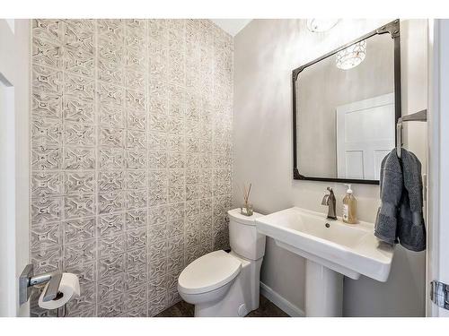 150 Riviera View, Cochrane, AB - Indoor Photo Showing Bathroom