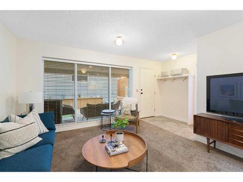 3632 1 Street Sw, Calgary, AB - Indoor Photo Showing Living Room