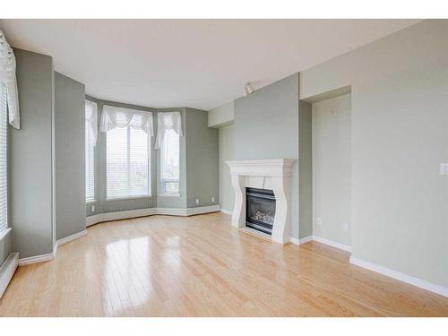 509-1718 14 Avenue Nw, Calgary, AB - Indoor Photo Showing Living Room With Fireplace